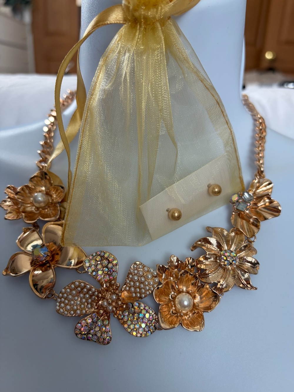 NWOT Aratta Silent Journey- Gold Floral Crystal & Pearl Statement Necklace Set